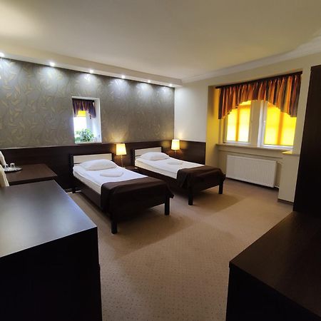 Hotel Atena สวูพสค์ ภายนอก รูปภาพ