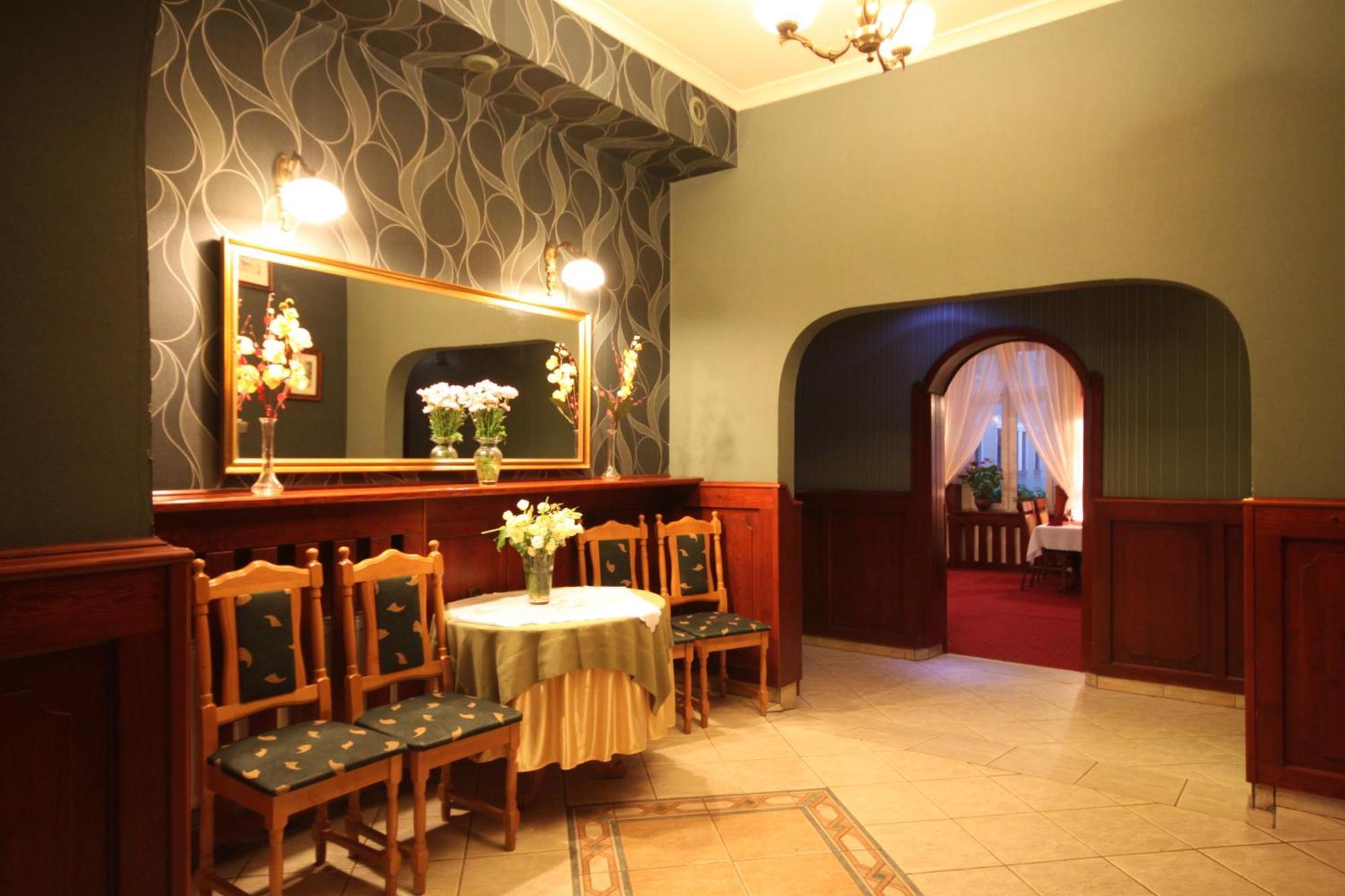 Hotel Atena สวูพสค์ ภายนอก รูปภาพ