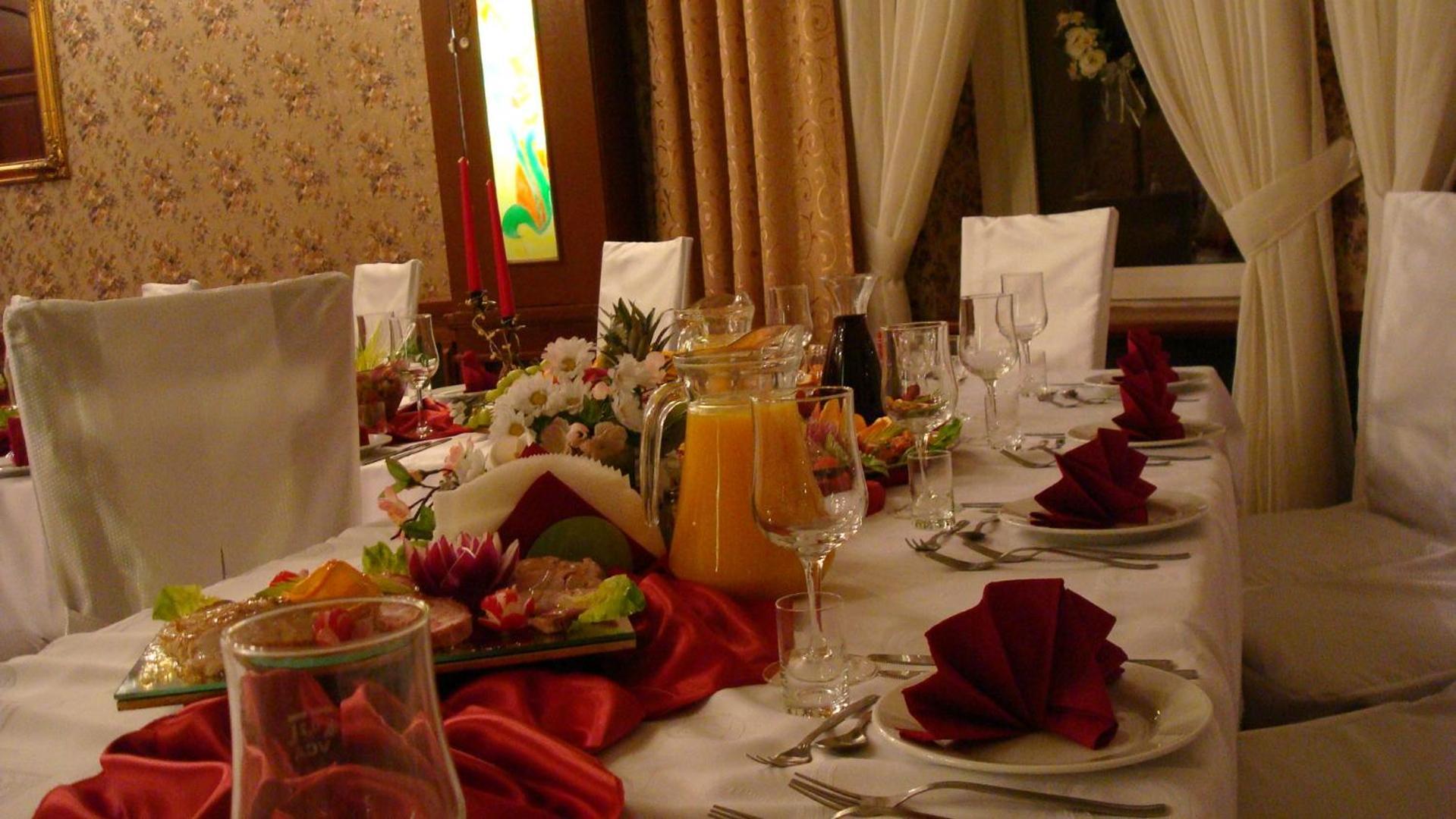 Hotel Atena สวูพสค์ ภายนอก รูปภาพ