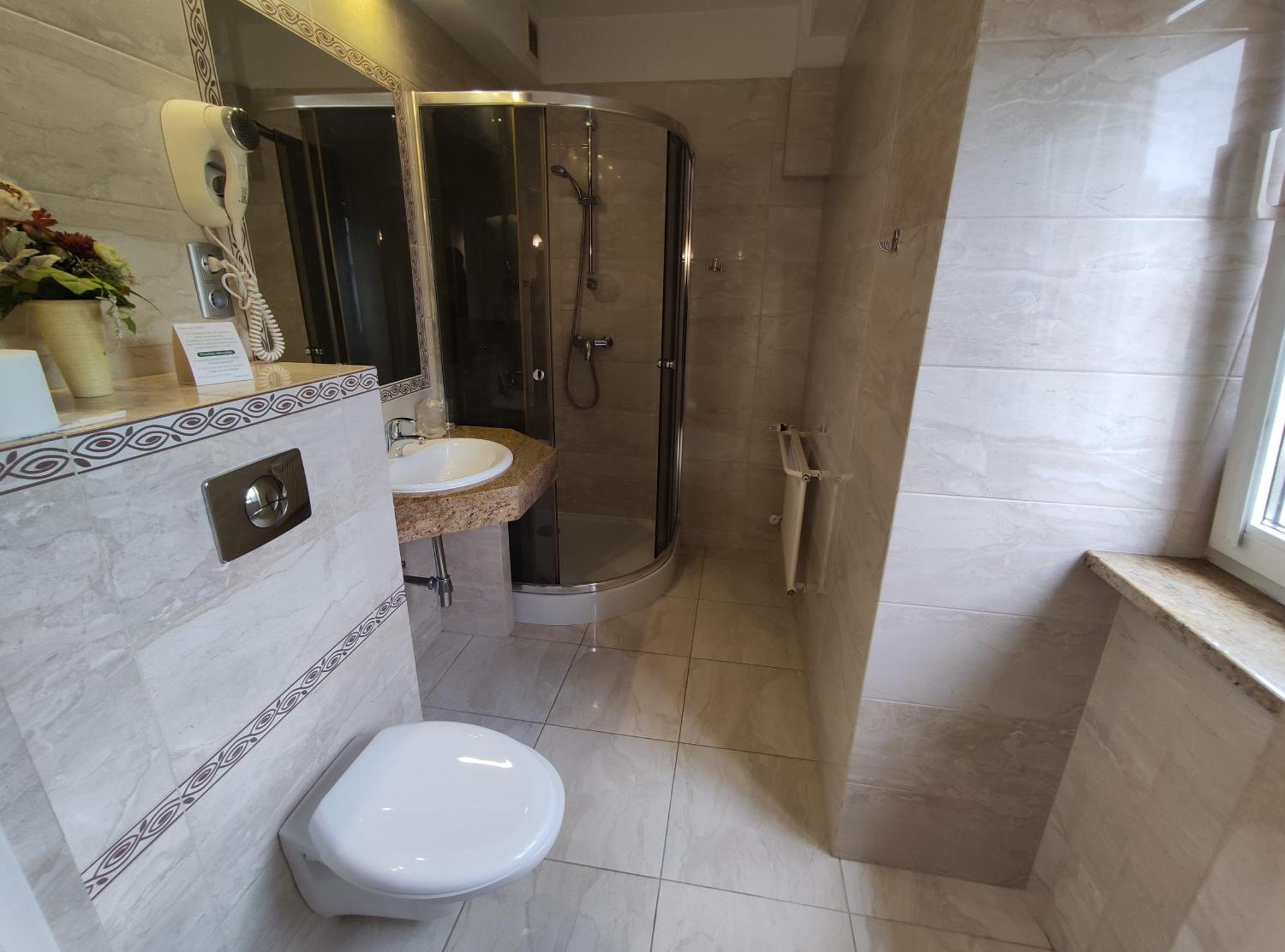 Hotel Atena สวูพสค์ ภายนอก รูปภาพ