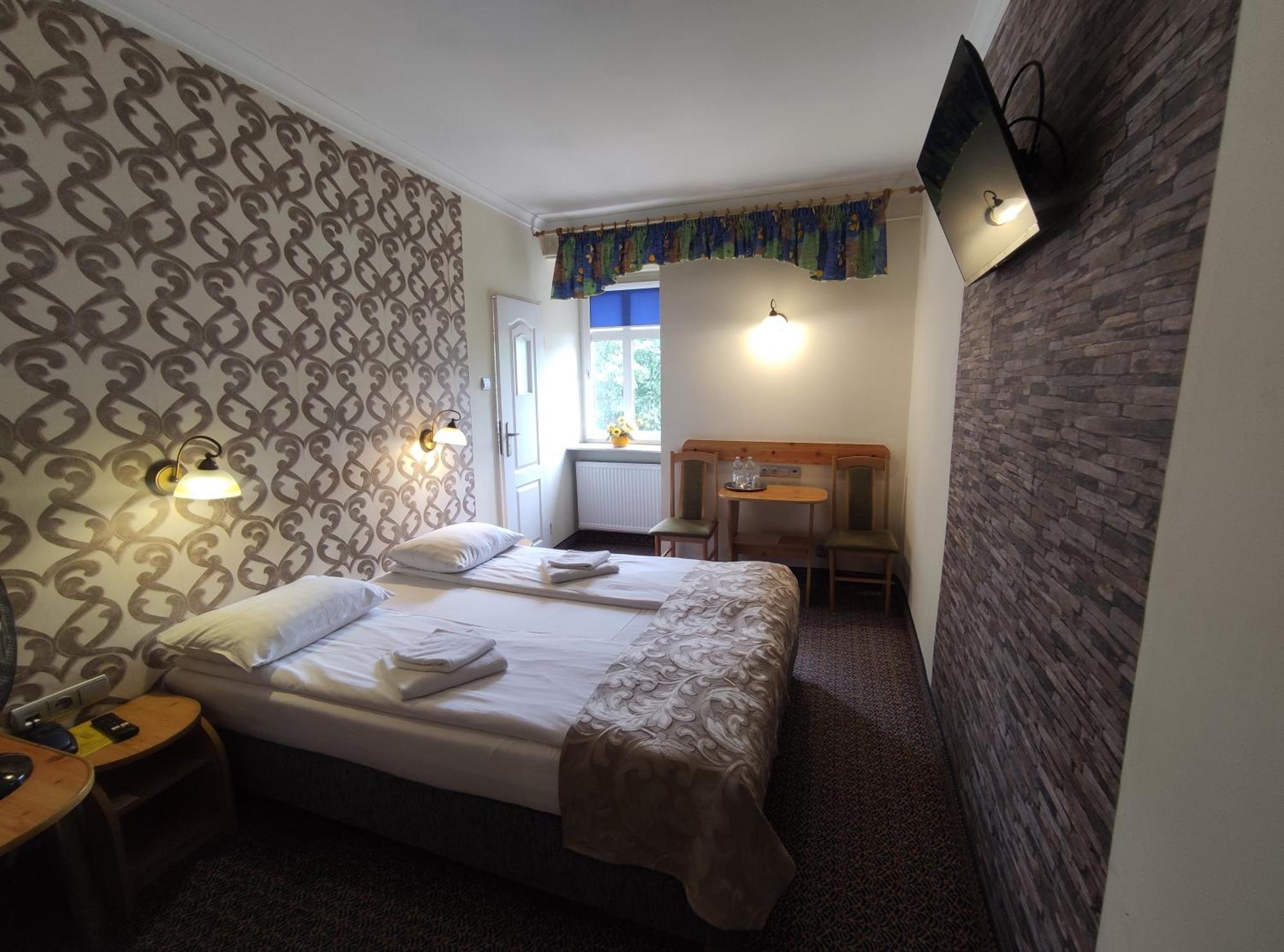 Hotel Atena สวูพสค์ ภายนอก รูปภาพ