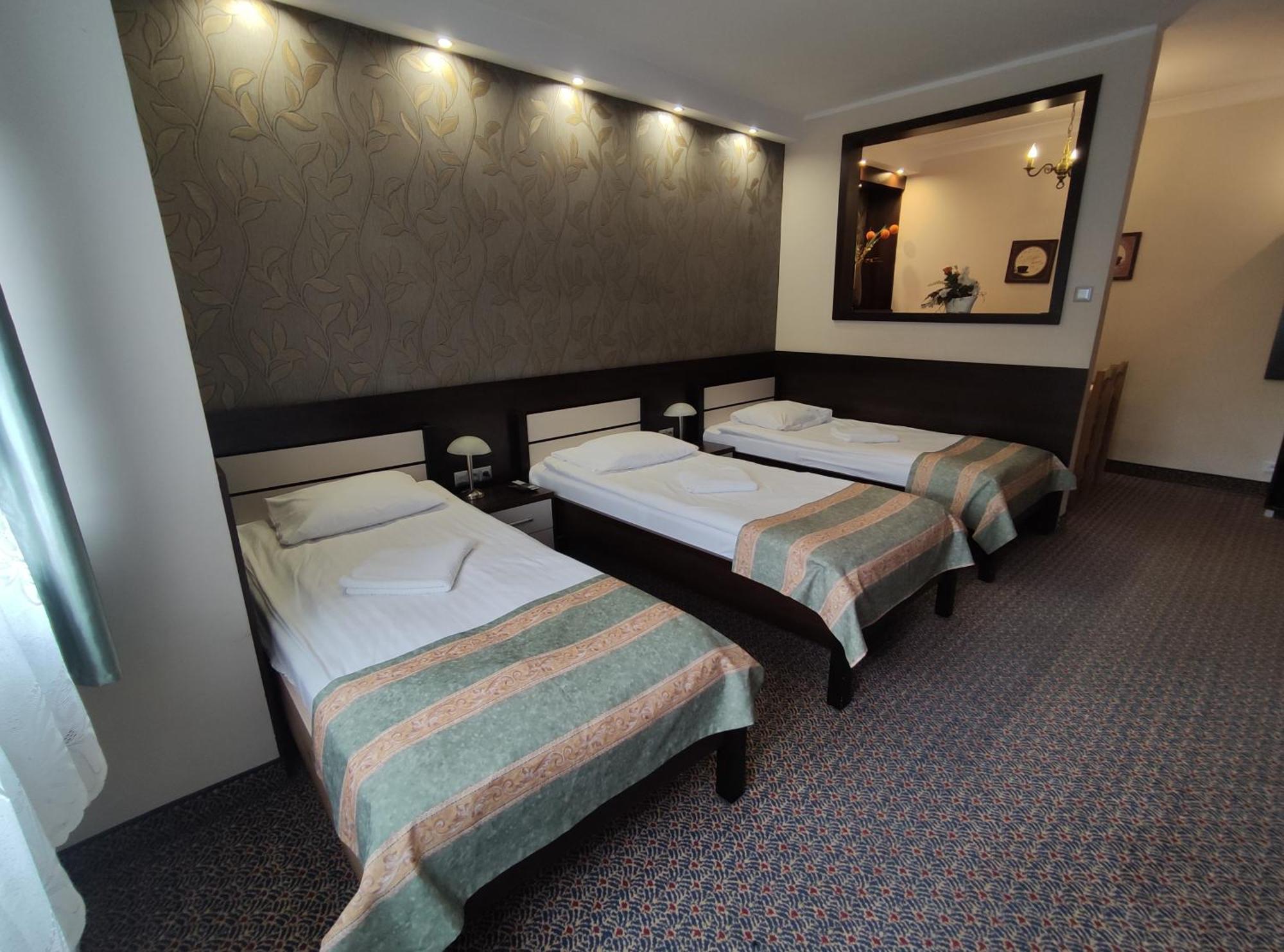 Hotel Atena สวูพสค์ ภายนอก รูปภาพ