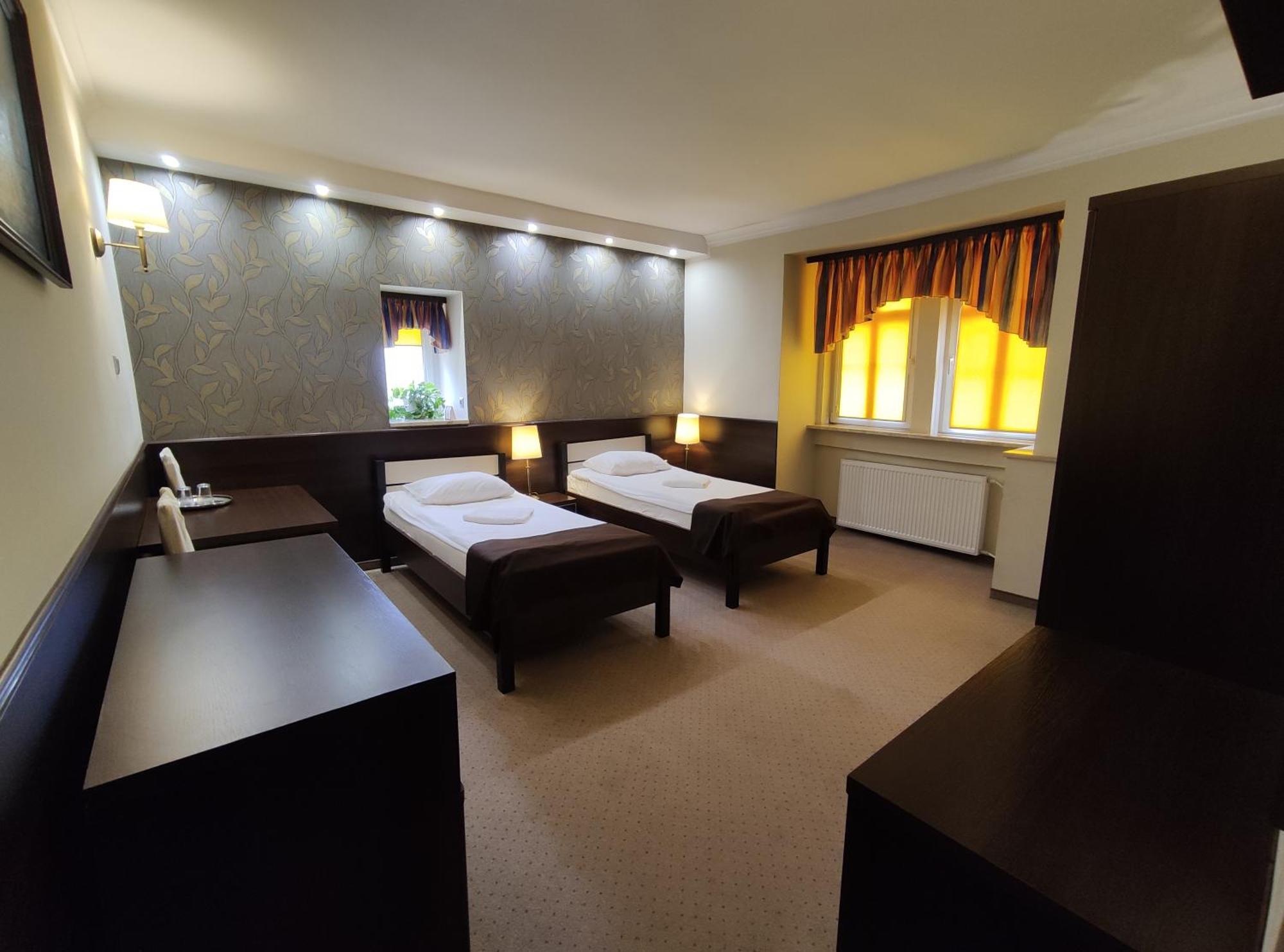Hotel Atena สวูพสค์ ภายนอก รูปภาพ