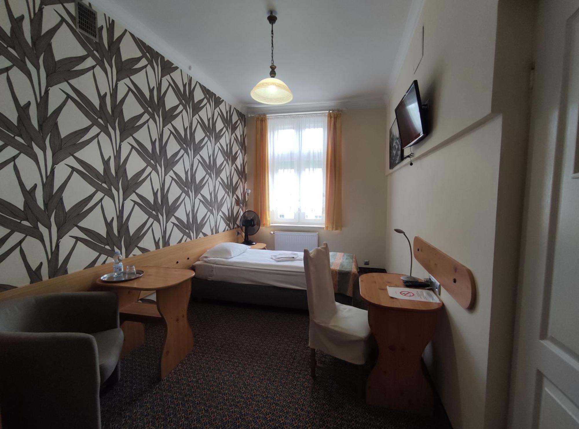 Hotel Atena สวูพสค์ ภายนอก รูปภาพ