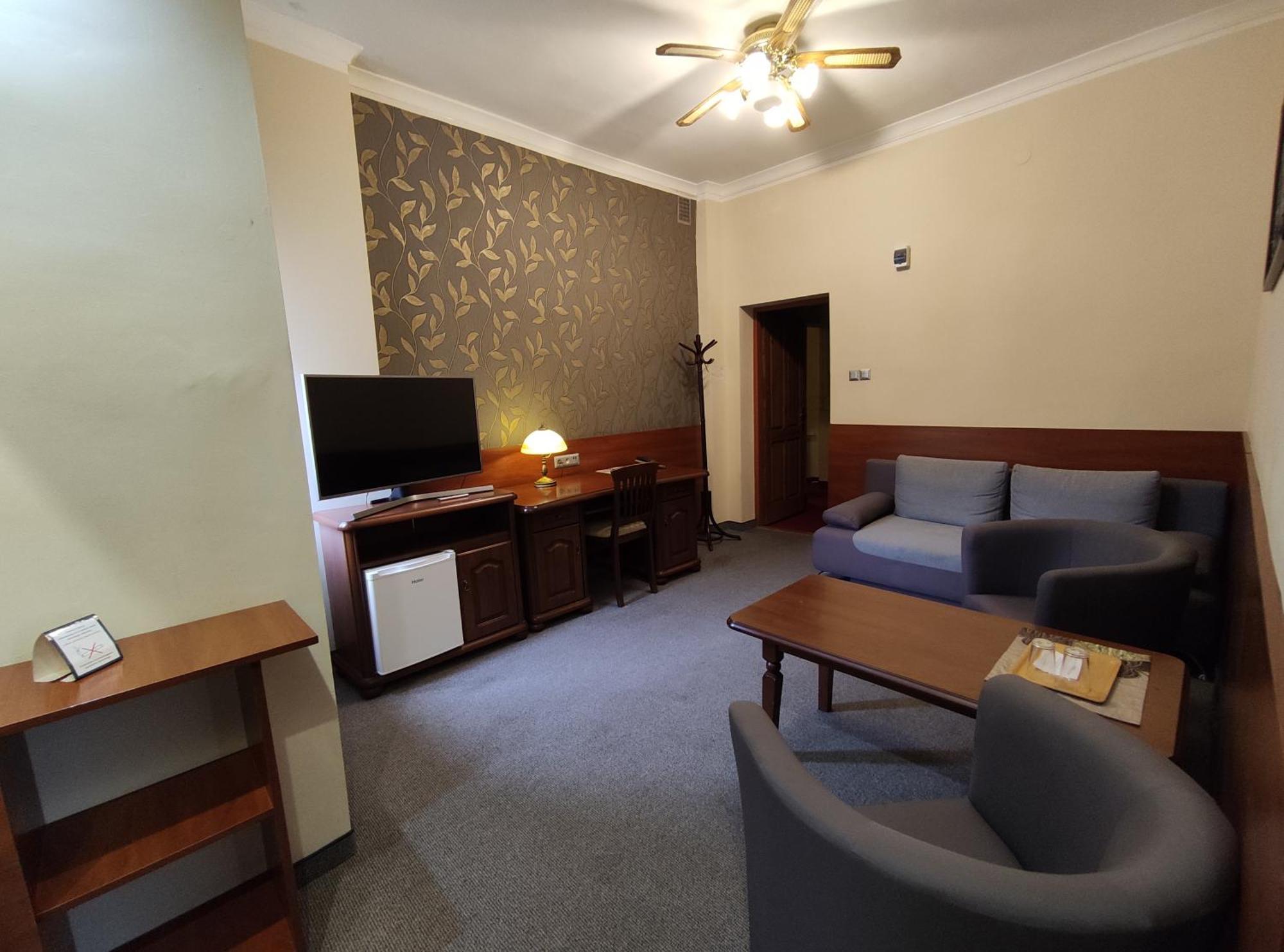 Hotel Atena สวูพสค์ ภายนอก รูปภาพ