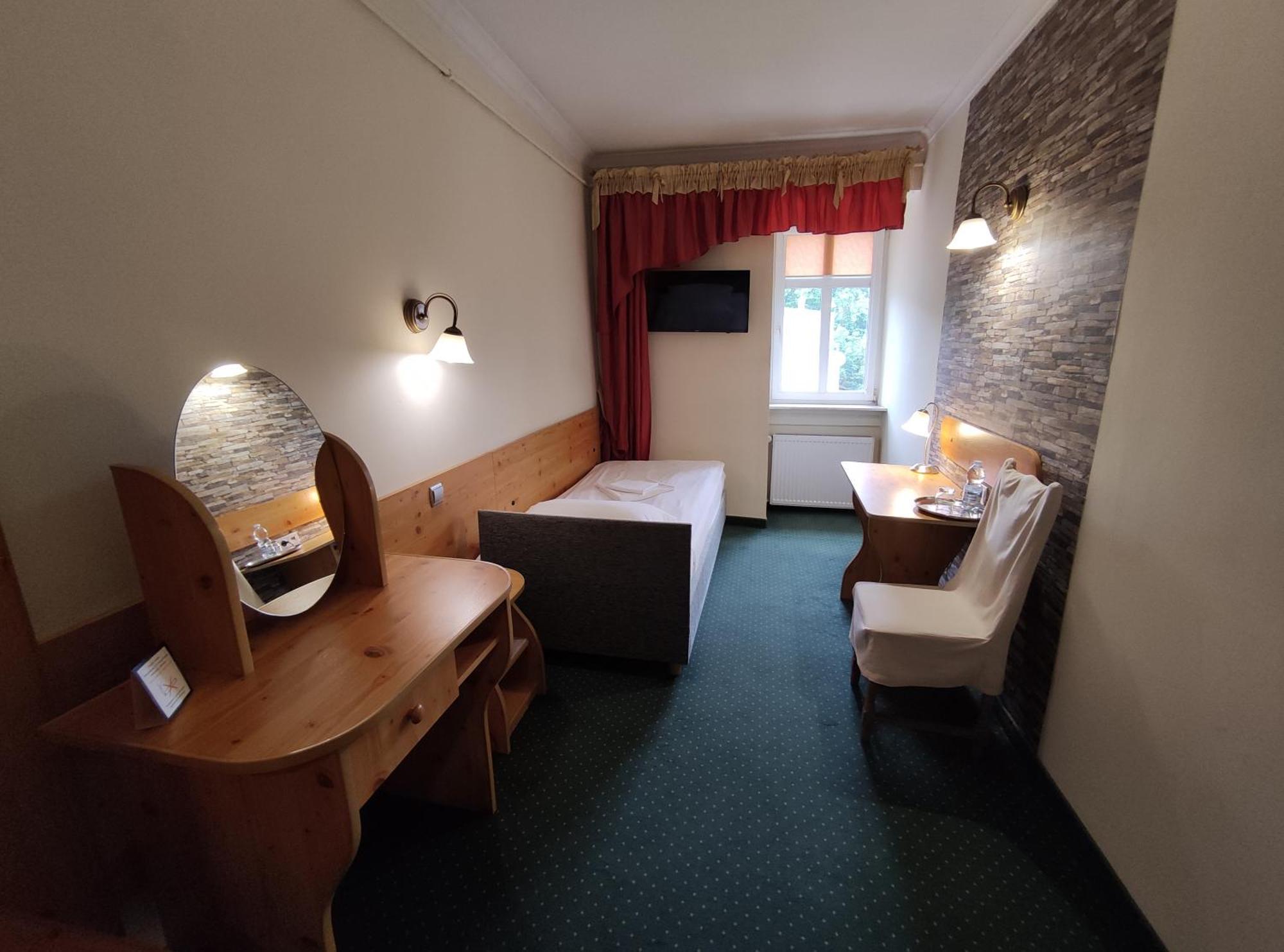 Hotel Atena สวูพสค์ ภายนอก รูปภาพ
